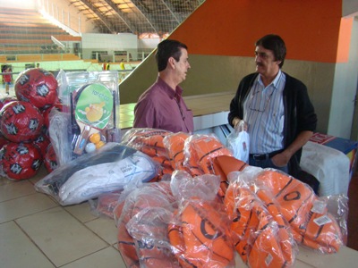 28-06-2013 paquinha entrega kits interna