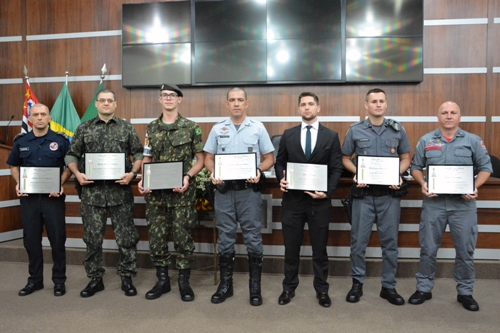 30-10-2019 sessão solene policial interna1.jpg