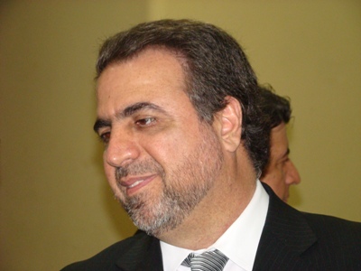 elias sorrindo 400 x 300