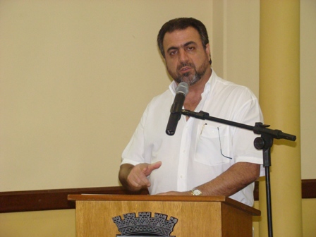 eliasfrentemeio