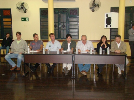 mesaautoridades3105