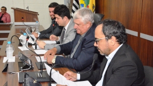 Cinco matérias recebem aprovação e três são adiadas