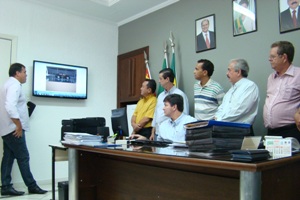 Legislativo recebe escritura de terreno para nova sede