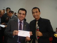 Marco Feliciano recebe de vereador moção e pedidos de emendas