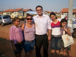 Paulo Bearari acompanha de perto a entrega das chaves do Programa Minha Casa Minha Vida.
