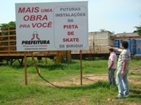 Paulo Bearari visita o bairro Costa Rica, onde será construída uma pista de skate semi-profissional