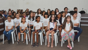 População prestigia prêmio-estímulo Aluno Nota Dez