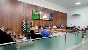 Por causa do feriado, sessão será na quarta-feira