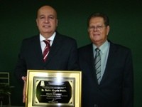Presidente do INSS recebe o Diploma de Cidadão Biriguiense; Sessão Solene reuniu várias autoridades