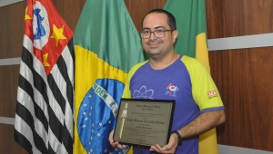 Professor de robótica recebe homenagem do Legislativo