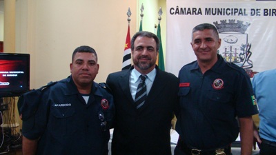 Guarda Civil e Bombeiro recebem homenagem do Legislativo