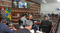 Três matérias são aprovadas e três adiadas