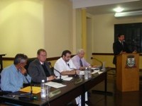 Vereadores aprovam 3 projetos de lei em sessão extraordinária. Um projeto foi adiado.