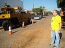 Vieira da Farmácia acompanha trabalho de recapeamento feito pela Prefeitura de Birigüi