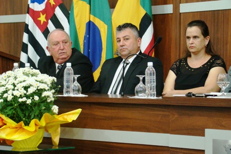 21-10-2015 balanço espaço solene medicos interna1.jpg