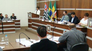 Aprovada multa para quem jogar lixo em espaços públicos