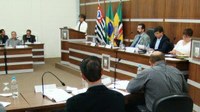 Aprovada multa para quem jogar lixo em espaços públicos