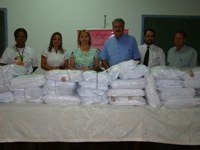 Santa Casa e Felício Luchini recebem materiais do “Lençol Amigo”; Zavanella participa da entrega