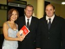 Zavanella e Fermino representam a Câmara no lançamento do livro “Odisséia de um Imigrante”